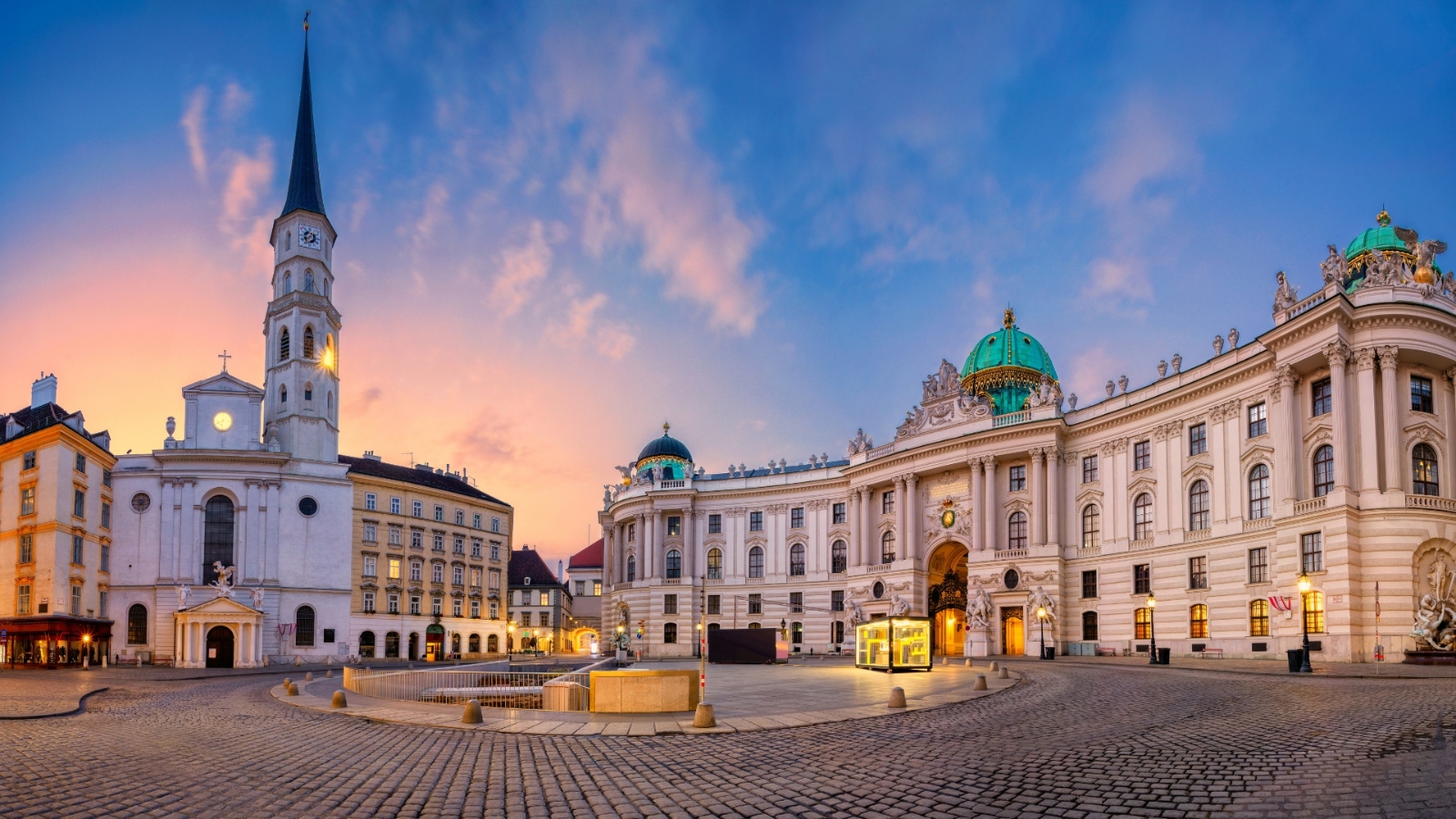 Wien Michaelerplatz mit Hofburg und Michaelerkirche